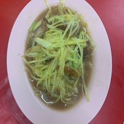 ผัดกุยช่ายหมูกรอบ