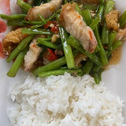 ผักบุ้งหมูกรอบ