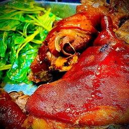 ข้าวขาหมู หน้าธนาคาร กสิกร