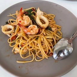 Yanin pool&restaurant ครัวป้าเล็ก