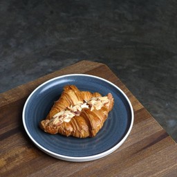 ครัวซองต์อัลมอนด์ almond