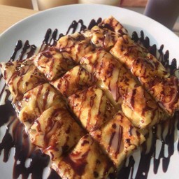 โรตีกล้วย+ไข่ ราดช๊อคโกแลต