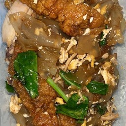 ผัดซีอิ๊วไก่กรอบ crispy chicken pad se ew