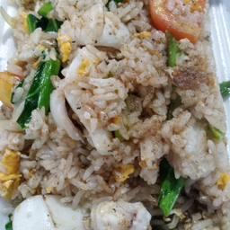 ข้าวผัดปลาหมึก