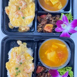 ข้าวแกงส้มปลากรเพงยอดมะพร้าว+เนื้อทอดกระเทียม+ไข่ข้นปู