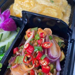 ข้าวยำปลากระป๋อง + ไข่ข้นปู