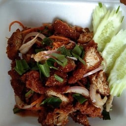 ข้าวยำไก่แซ่บ วัดจันทร์