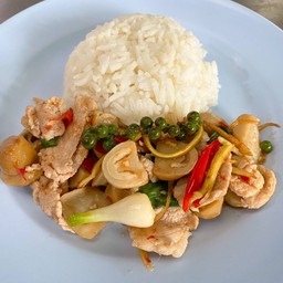 ผัดฉ่าราดข้าว