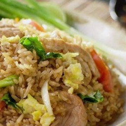 ข้าวผัดเนื้อ