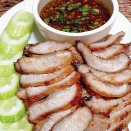 คอหมูย่างน้ำจิ้มแจ่ว