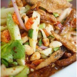 ยำมะม่วงปลากรอบ