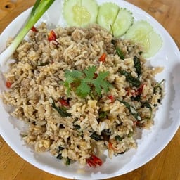 ข้าวคลุกกระเพราหมูสับ