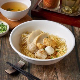 ก๋วยเตี๋ยวลูกชิ้นแคะ