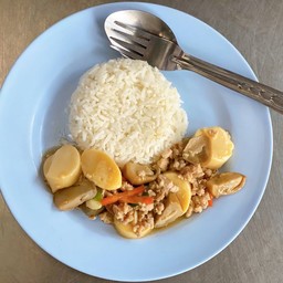 ผัดเต้าหู้ไข่น้ำมันหอยราดข้าว