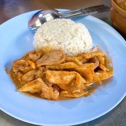 ผัดพะแนงยอดมะพร้าวราดข้าว