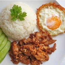 ข้าวไก่ทอดกระเทียม
