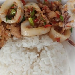 ข้าวหมูสับ+ปลาหมึกผัดพริกเกลือ
