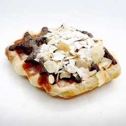 ครอฟเฟิลดาร์คช้อคอัลมอนด์ Dark Chocolate Almond Croffle