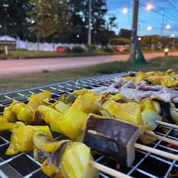 หมึกย่างหน้าอู่ / ลูกชิ้นย่าง /คางหมึกย่าง /ใส้กรอกแดงย่าง