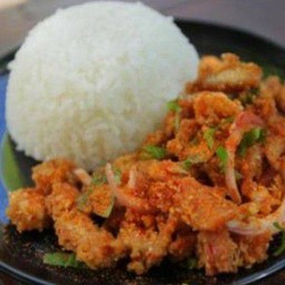 ข้าวญี่ปุ่นลาบไก่กรอบแซ่บ