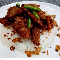 หมูทอดกระเทียมพริกสด