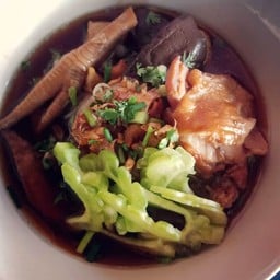 จีจี้ก๋วยเตี๋ยวไก่ตุ๋นมะระ