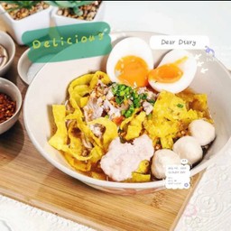 เกี๊ยวกรอบต้มยำไข่ทะลัก