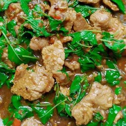 ข้าวกะเพราหมูชิ้น
