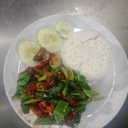 ข้าวคะน้าหมูชิ้น