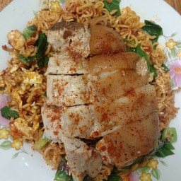 มาม่าผัดหม่าล่าขาหมูตุ๋น