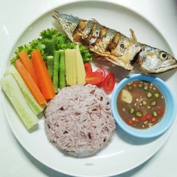 TICha ข้าวปลาทอดบูดู ผักเนาะ (ฮาลาล)