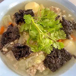 แกงจืดเต้าหู้หมูสับสาหร่าย