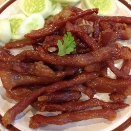 หมูแดดเดียวทอด ราดข้าว