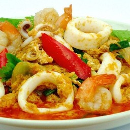 กุ้ง หมึก ผัดผงกระหรี่ เป็นกับ