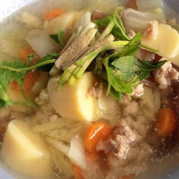 แกงจืดเต้าหู้หมูสับใส่วุ้นเส้น