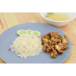 ข้าวสวยยำไก่แซ่บ