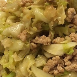 ผัดกะหล่ำปลีหมูสับ ราดข้าว