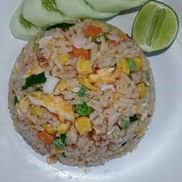 ข้าวผัดไข่ใส่ผัก3สี