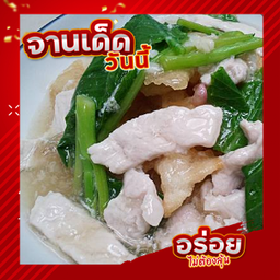 ราดหน้าไก่