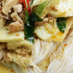 ขนมจีนแกงเขียวหวานไก่
