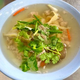แกงจืดเกี๊ยมฉ่ายหมูสับ