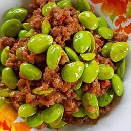 ข้าวราดผัดสะตอหมูสับ