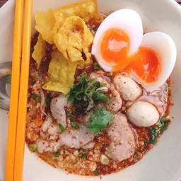 ก๋วยเตี๋ยวต้มยำไข่ทะลัก