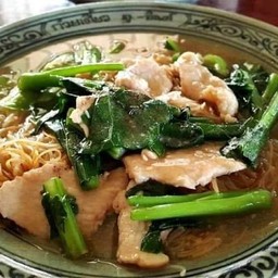 ราดหน้าหมี่ขาว