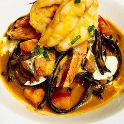 สปาเก็ตตี้เส้นดำผัดลอ็เตอรชอส