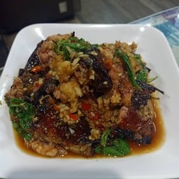 กะเพราปลาดุก ย่าง