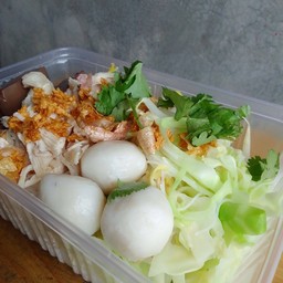 ก๋วยเตี๋ยวไก่ฉีกเส้นเล็กเหนียวนนุ่ม