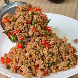 หมูสับผัดพริกเกลือ ราดข้าว