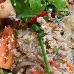 ยำลูกชิ้น น้องใบ