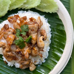 ข้าวหมูทอดกระเทียมพริกไทย
